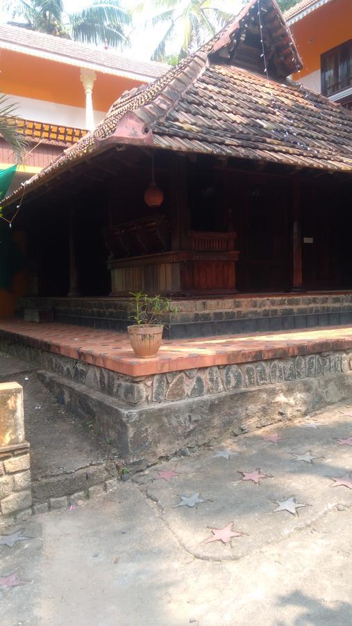 Апартаменты Thriphala Ayurveda Yogashram Тривандрум Экстерьер фото